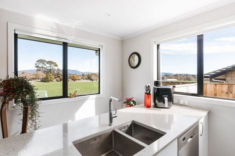 Photo of property in 30 Richardson Road, Omokoroa, 3114