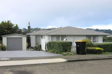 Photo of property in 20 Bellringer Crescent, Newlands, Wellington, 6037