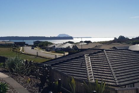 Photo of property in 13 Lakeside Terrace, Omokoroa, 3114