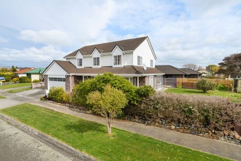 Photo of property in 2 Rosebank Avenue, Kelvin Grove, Palmerston North, 4414