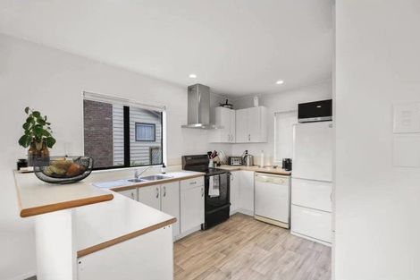 Photo of property in 27a Sunderlands Road, Half Moon Bay, Auckland, 2012