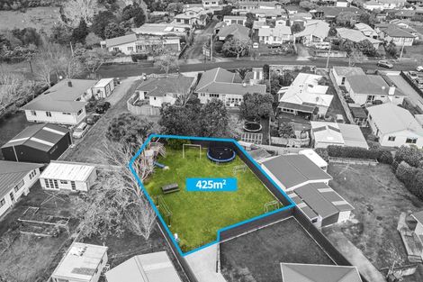 Photo of property in 18a Riversdale Drive, Merrilands, New Plymouth, 4312