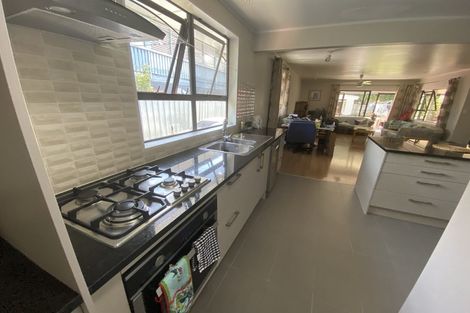 Photo of property in 47 Sullivan Avenue, Mangere Bridge, Auckland, 2022