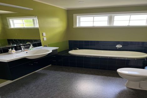 Photo of property in 135 Kelburn Parade, Kelburn, Wellington, 6012