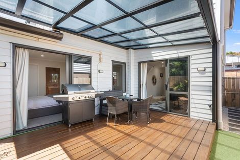 Photo of property in 9b Kingdale Road, Henderson, Auckland, 0610