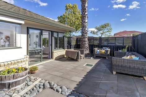 Photo of property in 22 Emyvalie Place, Dannemora, Auckland, 2016