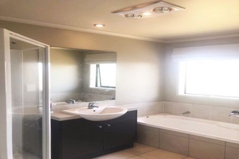 Photo of property in 20 Seamount Drive, Red Beach, 0932