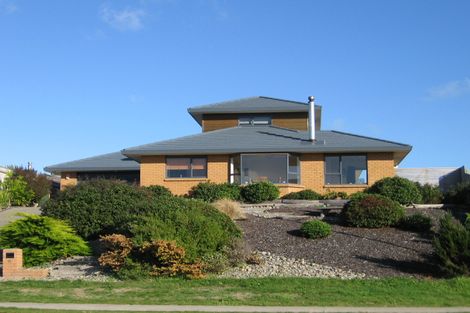 Photo of property in 14 Barrett Drive, Waikanae Beach, Waikanae, 5036