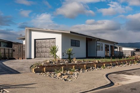 Photo of property in 14 Seagrass Place, Otaki Beach, Otaki, 5512