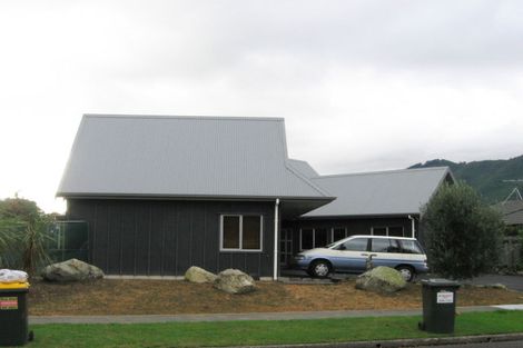 Photo of property in 28 Andrew Street, Waikanae, 5036