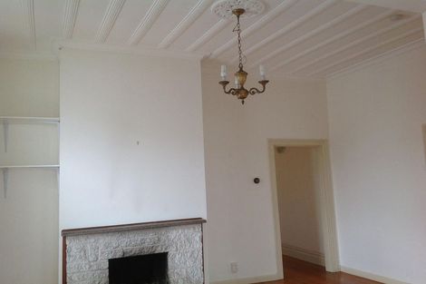 Photo of property in 4 Fairfax Avenue, Northcote, Auckland, 0627