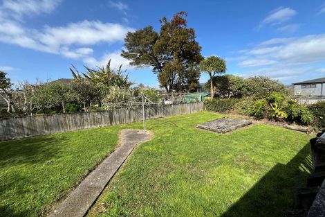 Photo of property in 57 Sylvan Crescent, Te Atatu South, Auckland, 0610