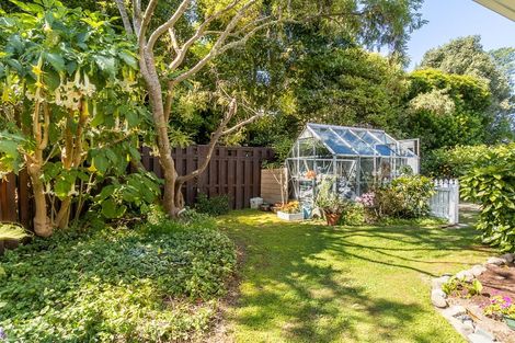 Photo of property in 10 Rosebank Grove, Waikanae, 5036