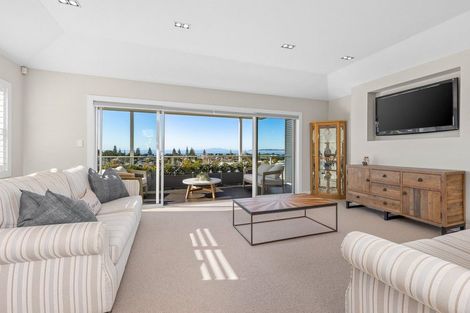 Photo of property in 18 Panorama Heights, Orewa, 0931