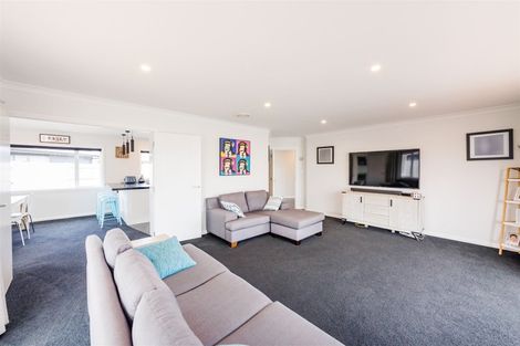 Photo of property in 4 Stratford Court, Fitzherbert, Palmerston North, 4410