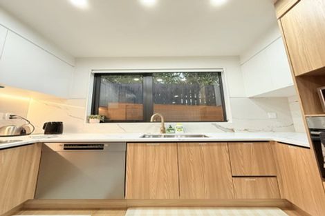 Photo of property in 584e Beach Road, Rothesay Bay, Auckland, 0630