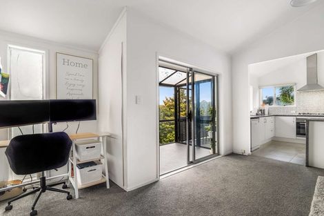 Photo of property in 11 Beaudine Avenue, Glenfield, Auckland, 0629