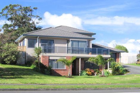 Photo of property in 107 Eugenia Rise, Goodwood Heights, Auckland, 2105