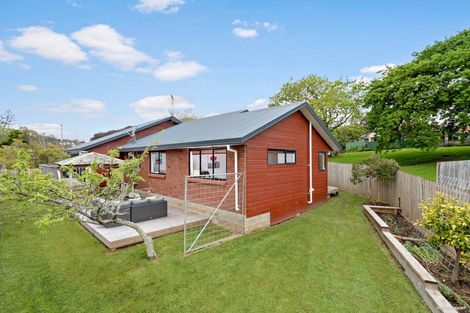 Photo of property in 11 Lochend Place, Highland Park, Auckland, 2010