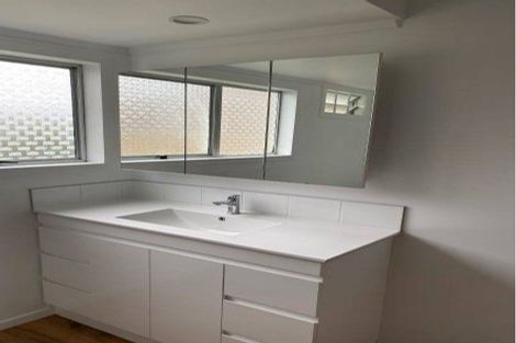 Photo of property in 135 View Road, Sunnyvale, Auckland, 0612