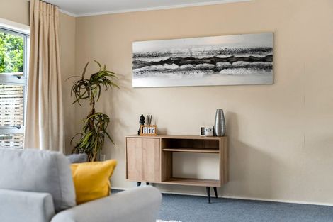 Photo of property in 12 Curlew Place, One Tree Point, 0118