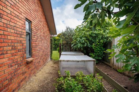 Photo of property in 78 Geneva Terrace, Kelvin Grove, Palmerston North, 4414