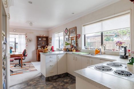 Photo of property in 2a Belvedere Crescent, Takaro, Palmerston North, 4412