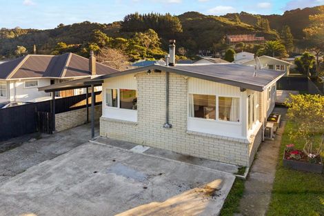 Photo of property in 253 Wellington Road, Wainuiomata, Lower Hutt, 5014