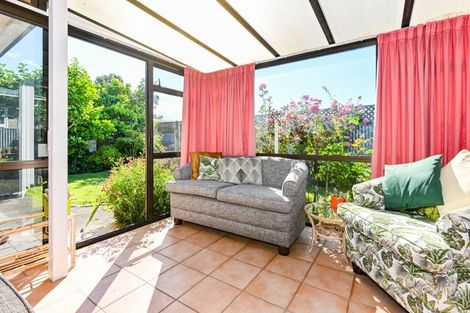 Photo of property in 2/14 Palmer Place, Parkvale, Hastings, 4122