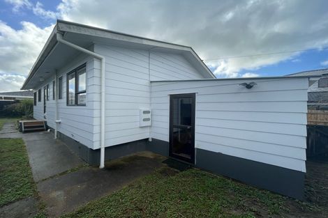 Photo of property in 1/94 Roberts Road, Te Atatu South, Auckland, 0610