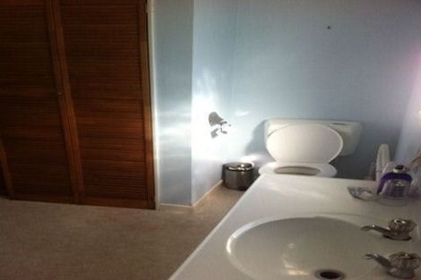 Photo of property in 84 Ocean View Road, Northcote, Auckland, 0627