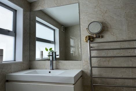 Photo of property in 17 Limmer Place, Browns Bay, Auckland, 0632