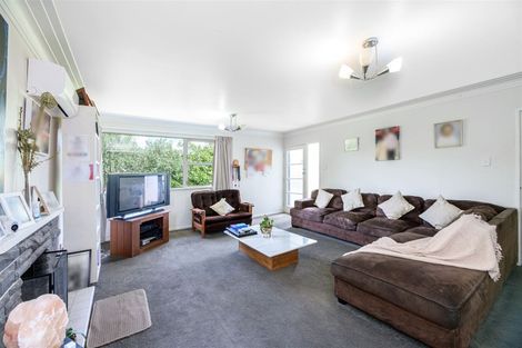 Photo of property in 1 Ashbourne Place, Glendene, Auckland, 0602