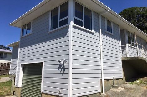 Photo of property in 4 Carnavon Place, Cannons Creek, Porirua, 5024