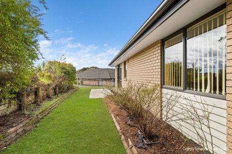 Photo of property in 40 Regents Park Place, Westgate, Auckland, 0614