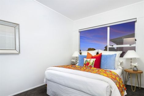 Photo of property in 2/22 Roberts Road, Glenfield, Auckland, 0629