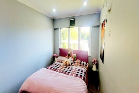 Photo of property in 64 Astley Avenue, New Lynn, Auckland, 0600