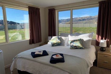 Photo of property in 3 De Bettencor Place, Mount Pisa, Cromwell, 9383