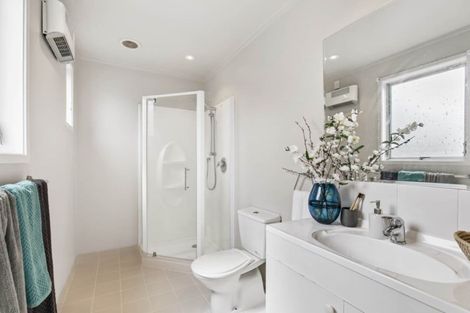 Photo of property in 34 Felgrove Street, Glendene, Auckland, 0602