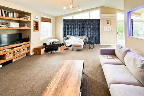 Photo of property in 1 Ostend Place, Avonhead, Christchurch, 8042