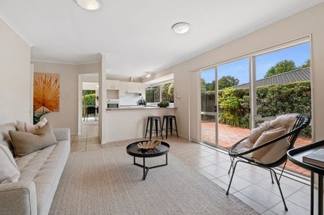 Photo of property in 22 Vanderbilt Parade, Albany, Auckland, 0632