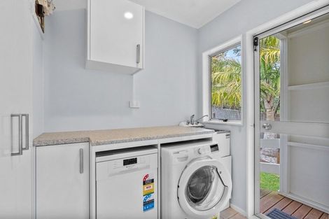 Photo of property in 2/10 Rambler Crescent, Beach Haven, Auckland, 0626