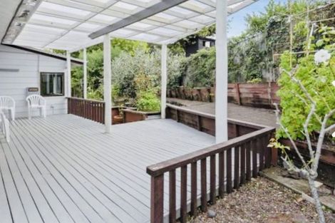 Photo of property in 30 Mannering Place, Hillcrest, Auckland, 0627