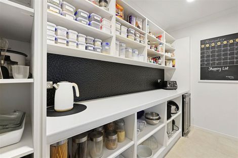 Photo of property in 43 Oakgrove Drive, Rangiora, 7400