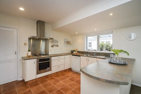 Photo of property in 2 Belmont Place, Terrace End, Palmerston North, 4410