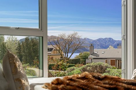 Photo of property in 14 Sunrise Bay Drive, Wanaka, 9305