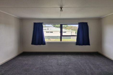 Photo of property in 5 Hillside Crescent, Westown, New Plymouth, 4310