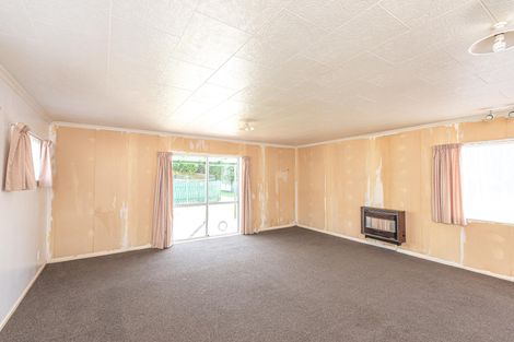 Photo of property in 2 Kotuku Street, Castlecliff, Whanganui, 4501