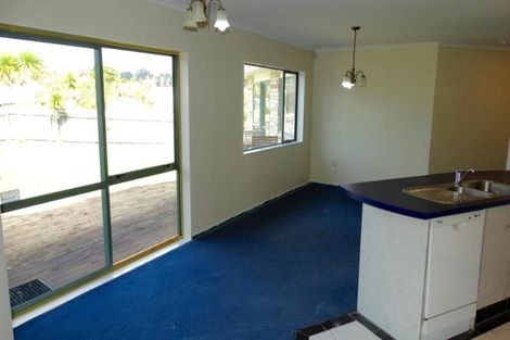 Photo of property in 13 Fleetwood Drive, Henderson, Auckland, 0612