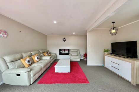 Photo of property in 1/146 Newlands Road, Newlands, Wellington, 6037